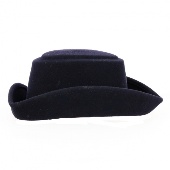 Prefect's tricorn