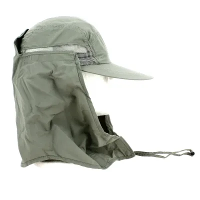 Casquette treck avec cache nuque intégré