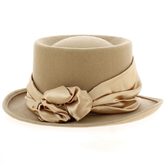 Chapeau Haut de Forme Beige avec Ruban Satiné