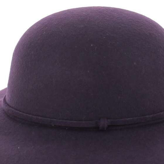 Felt capeline wine color Felt capeline wine color