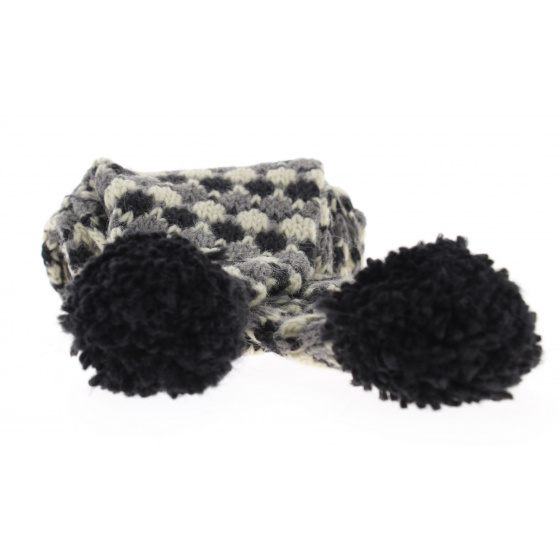 Scarf with grey pompon