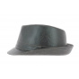 Hold hat