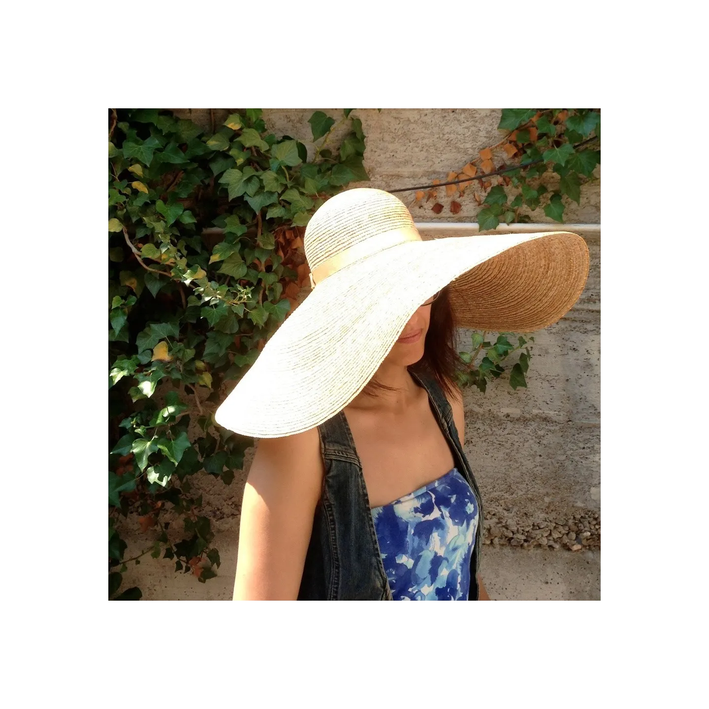 Capeline large edge sewing monique