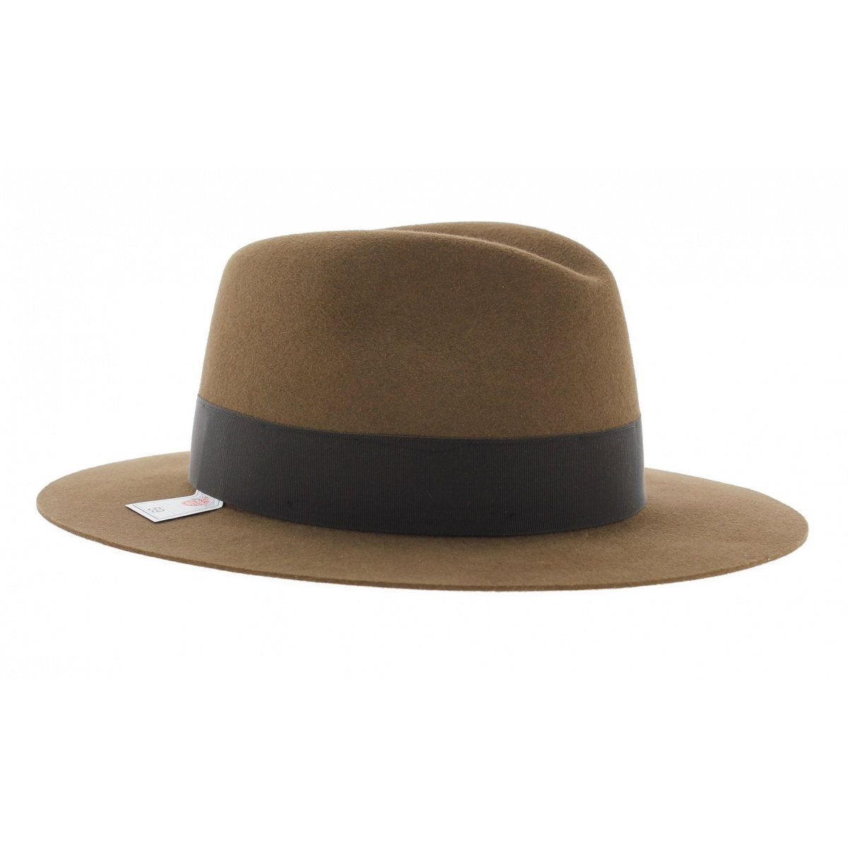 Ça laisse songeur: Le chapeau d'Indiana Jones s'arrache aux