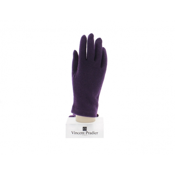Touchscreen gloves for smartphone