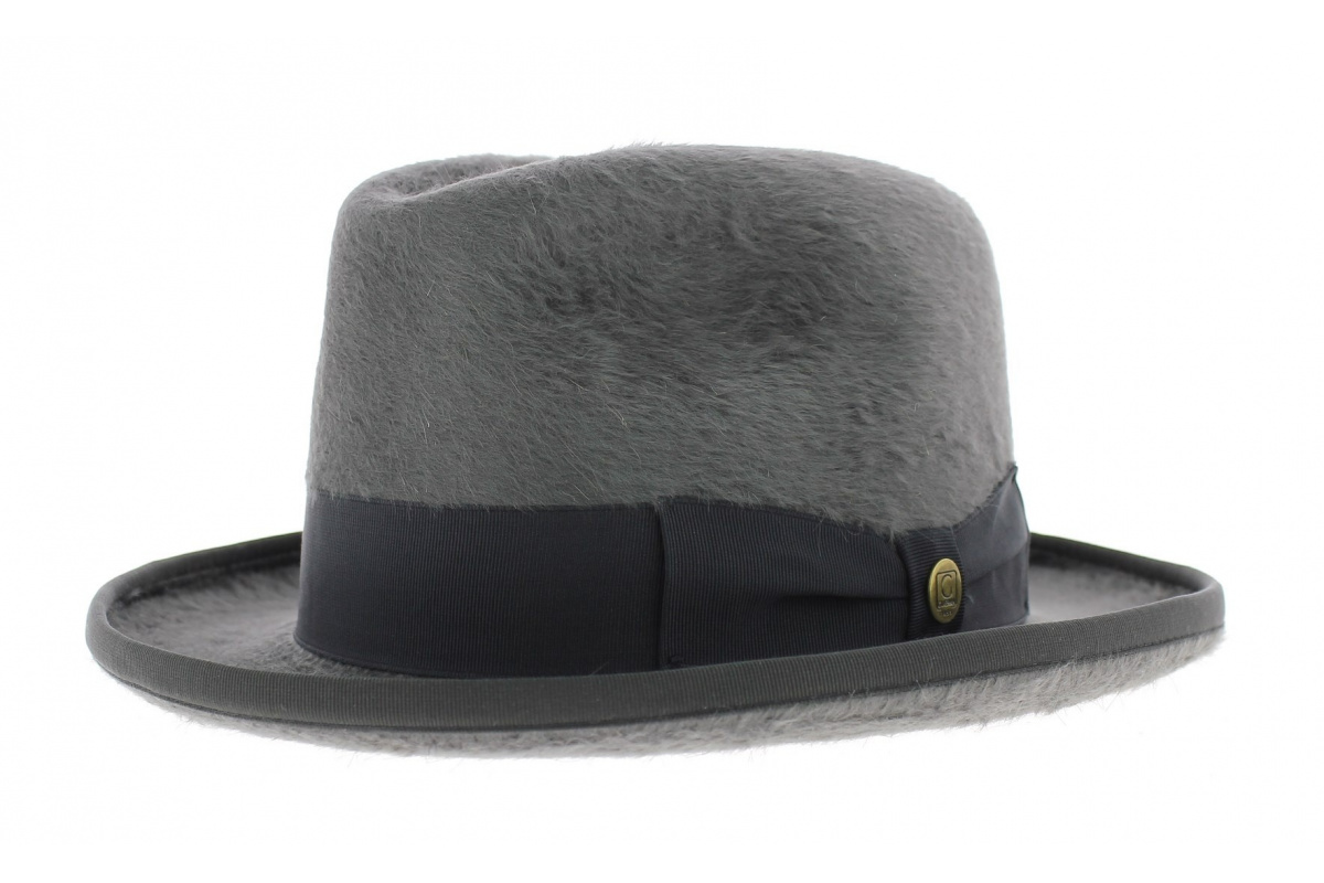 chapeau forme homburg de la marque Guerra, modèle en feutre mélusine coloris gris avec bandeau noir