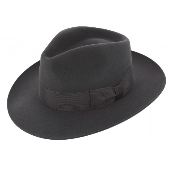 Wide-brimmed rabbit felt hat