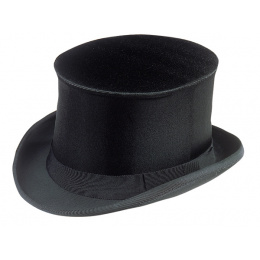 Opera hat