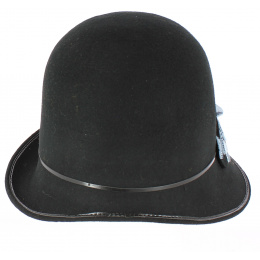 Hat tramp Chloe