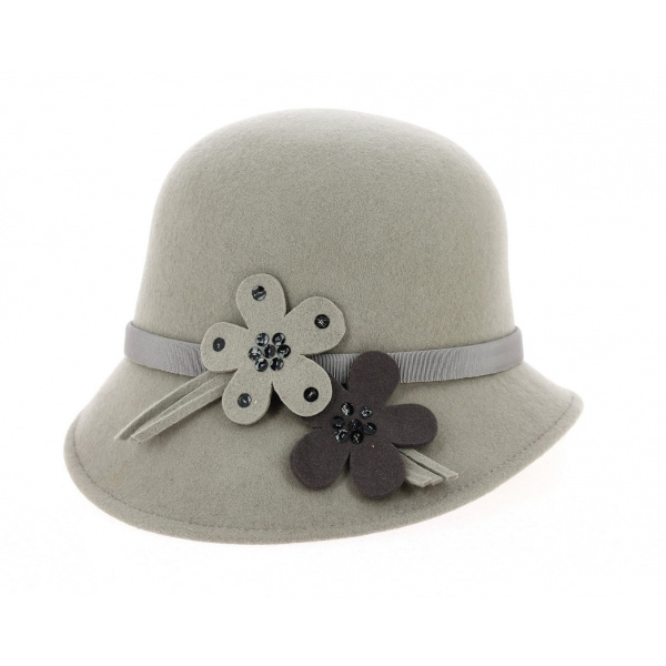 beige cloche hat