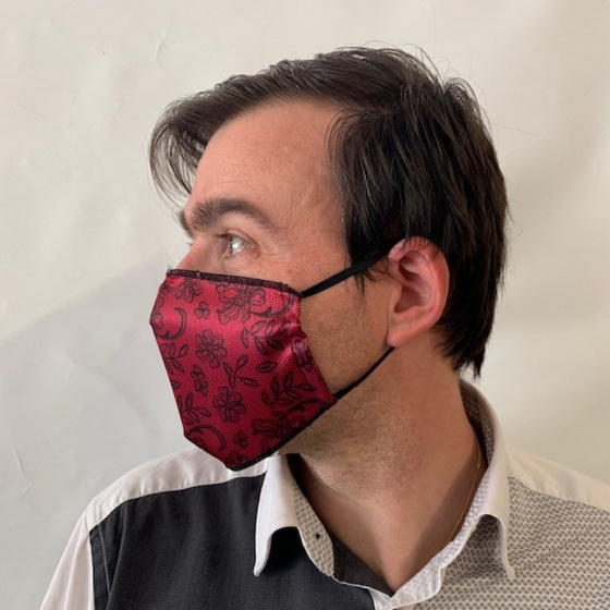 Fuchsia Lace Mask with Black Elastic - Traclet Fuchsia Lace Mask with Black Elastic - Traclet