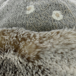 toque brodée et fourrure