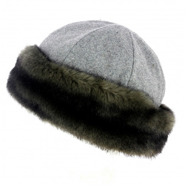 Gray toque with fur