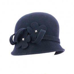 Tricot vintage : un chapeau cloche pour une petite fille - SuperMadame