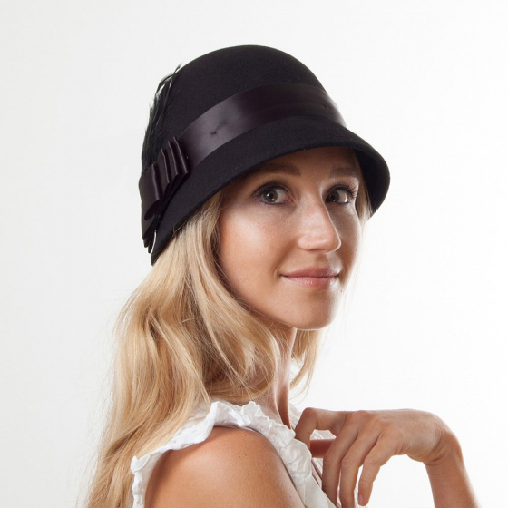 hat woman cloche felt wool black